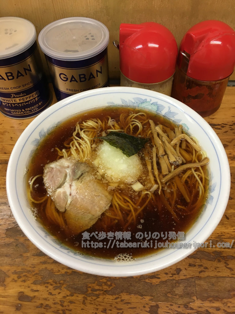 一麺の玉ねぎ入りの八王子ラーメン