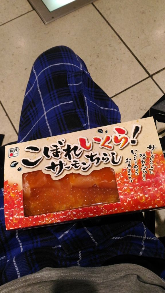 駅弁　こぼれいくら！サーモンちらし